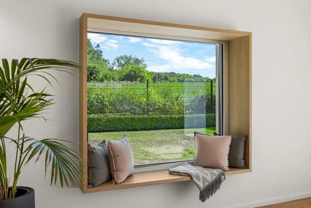 Sitzfenster mit Gartenblick – Immobilienfotografie Augsburg